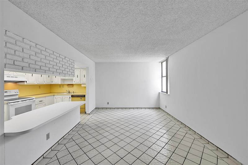 Image 5 of 49 For 20350 Country Club Dr  Ph12-4