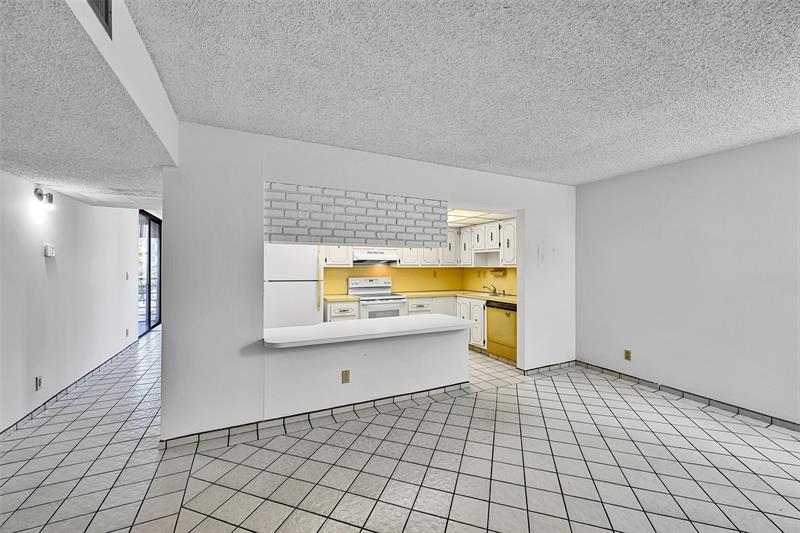 Image 6 of 49 For 20350 Country Club Dr  Ph12-4