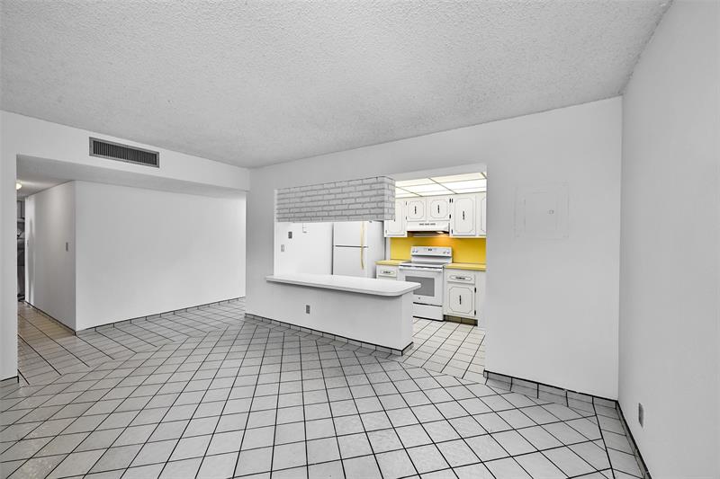 Image 7 of 49 For 20350 Country Club Dr  Ph12-4