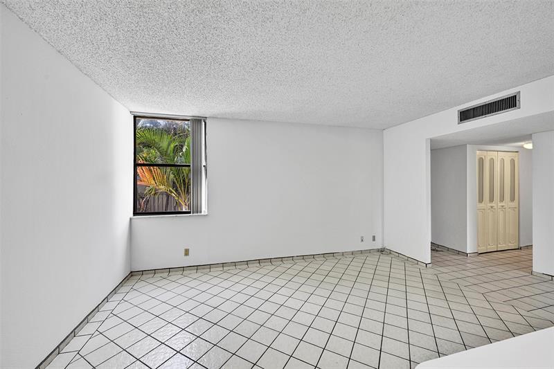 Image 9 of 49 For 20350 Country Club Dr  Ph12-4