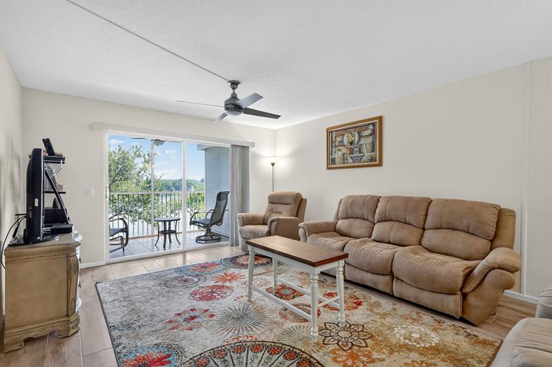 Image 18 of 58 For 13055 15th Ct  310s