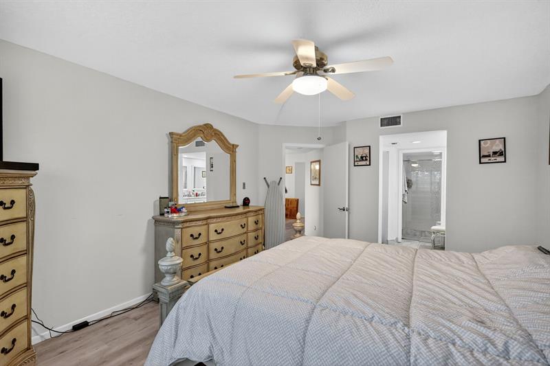 Image 21 of 58 For 13055 15th Ct  310s