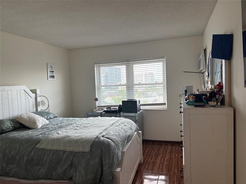 Image 11 of 18 For 3201 14th St Cswy  803