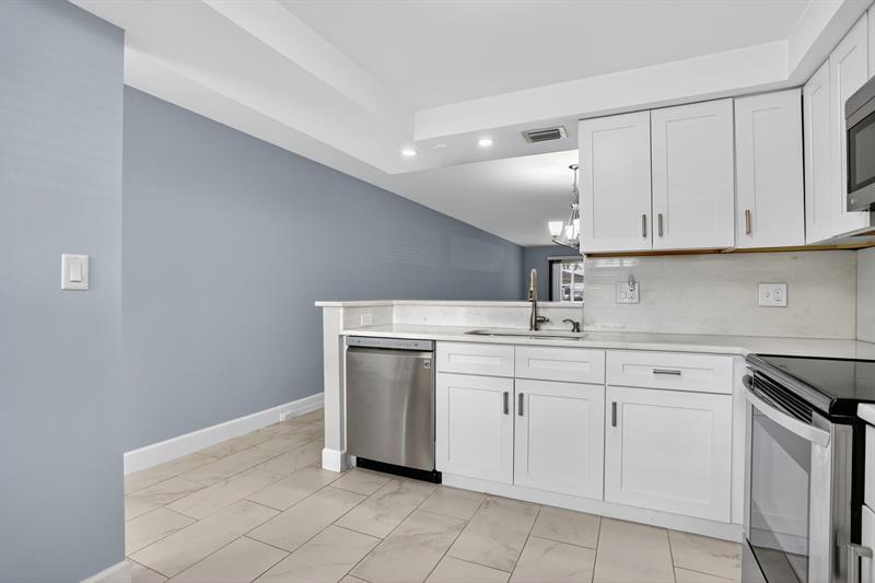 Image 10 of 72 For 2003 Granada Dr  F1