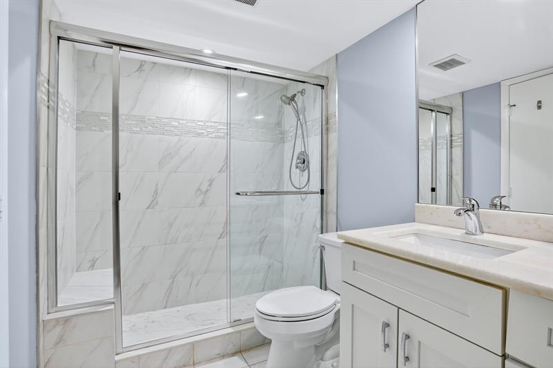 Image 30 of 72 For 2003 Granada Dr  F1