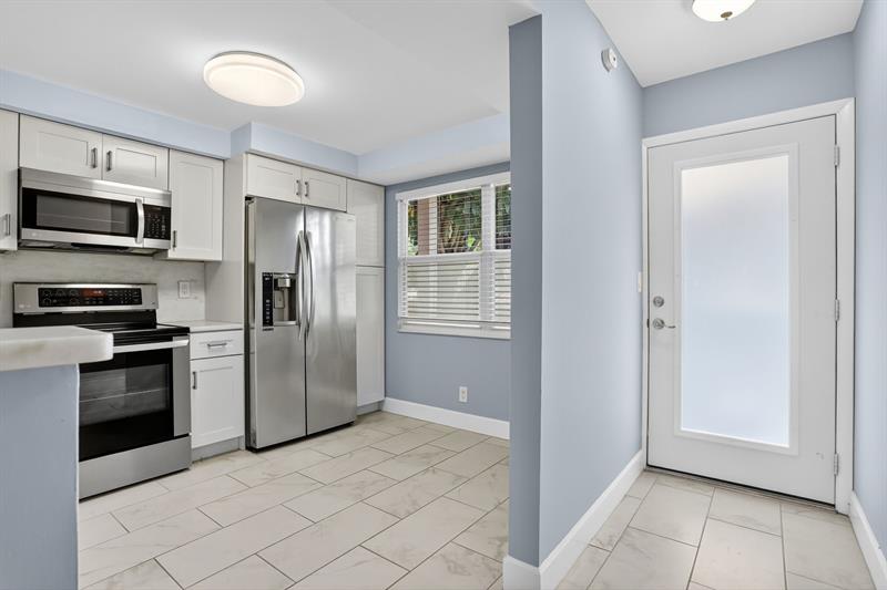 Image 7 of 72 For 2003 Granada Dr  F1