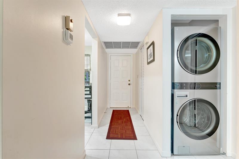 Image 17 of 40 For 3161 Carambola Cir  2381