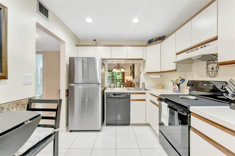Image 19 of 40 For 3161 Carambola Cir  2381