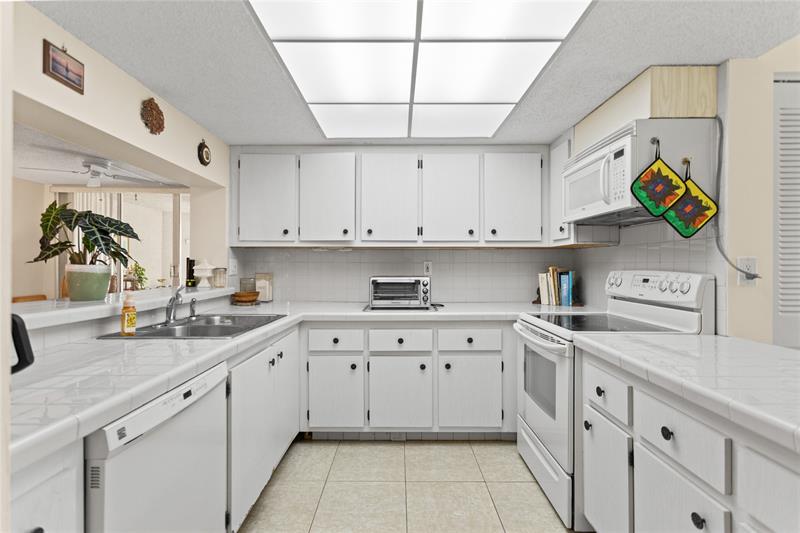 Image 12 of 28 For 1911 Sabal Palm Dr  307