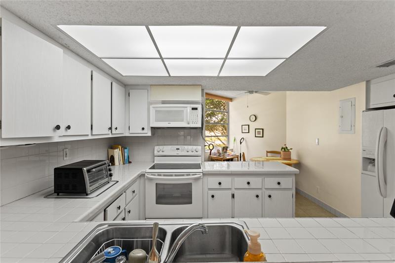 Image 15 of 28 For 1911 Sabal Palm Dr  307