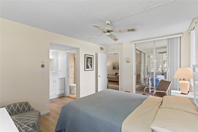 Image 18 of 28 For 1911 Sabal Palm Dr  307