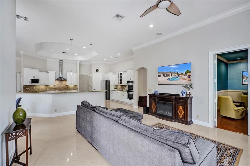 Image 33 of 91 For 8426 Sawpine Rd