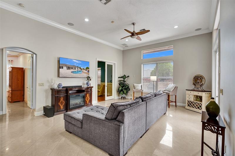 Image 34 of 91 For 8426 Sawpine Rd