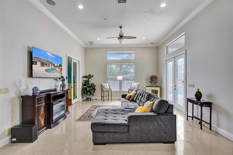 Image 35 of 91 For 8426 Sawpine Rd