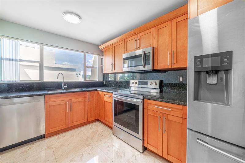 Details for 942 199th St  401, Miami, FL 33179