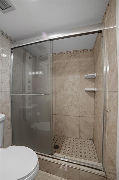 Image 19 of 35 For 942 199th St  401