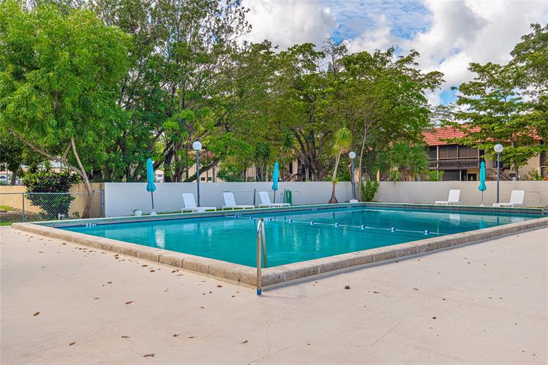 Image 26 of 35 For 942 199th St  401