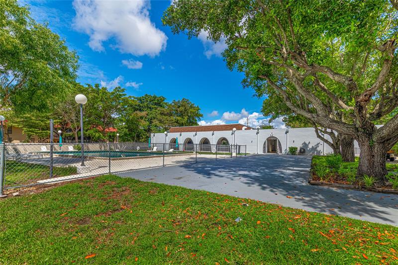 Image 33 of 35 For 942 199th St  401