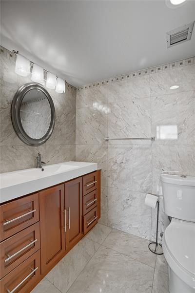 Image 5 of 35 For 942 199th St  401