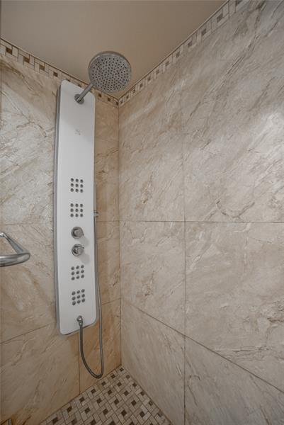 Image 6 of 35 For 942 199th St  401