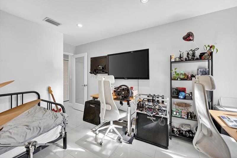 Image 17 of 21 For 7104 127th Ct