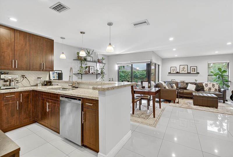 Image 4 of 21 For 7104 127th Ct