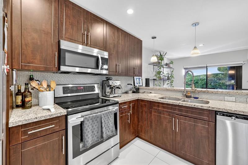 Image 7 of 21 For 7104 127th Ct