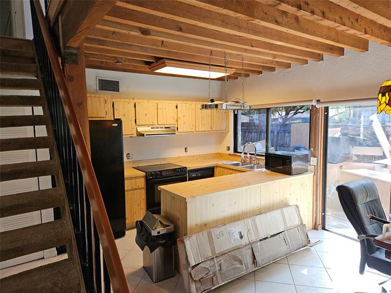 Image 3 of 4 For 10191 Oleander Ct  10191