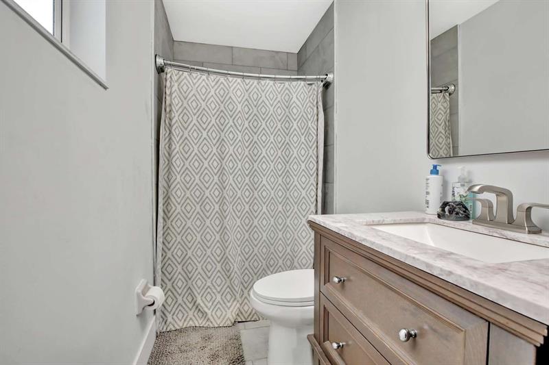 Image 11 of 16 For 11831 38th Pl
