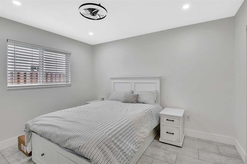 Image 13 of 16 For 11831 38th Pl