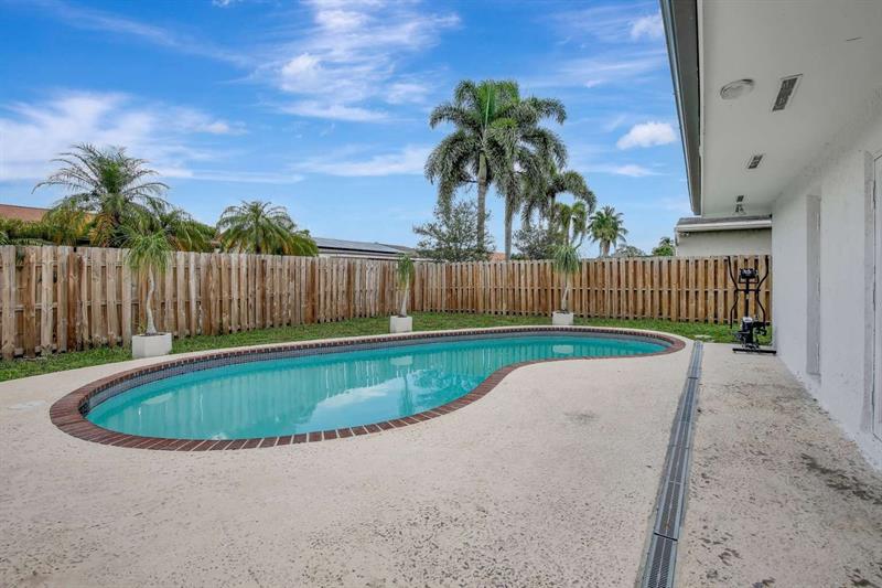 Image 15 of 16 For 11831 38th Pl