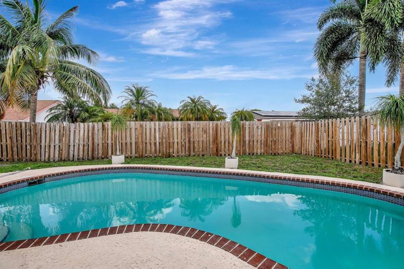 Image 16 of 16 For 11831 38th Pl