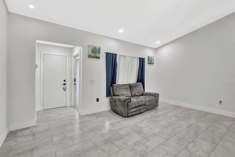 Image 5 of 16 For 11831 38th Pl