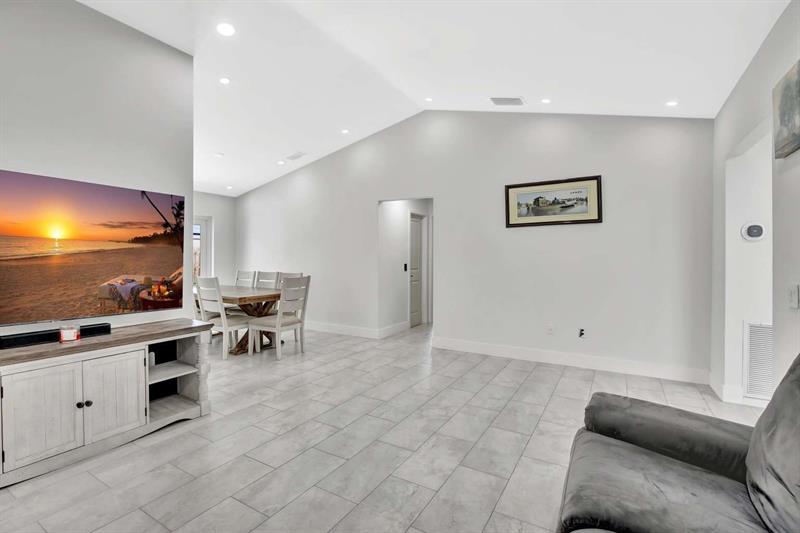 Image 6 of 16 For 11831 38th Pl