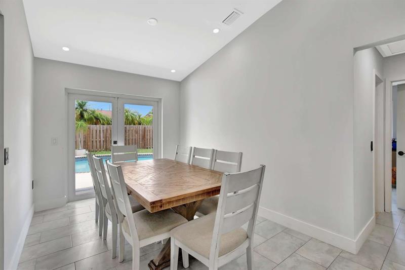 Image 7 of 16 For 11831 38th Pl
