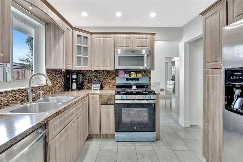 Image 8 of 16 For 11831 38th Pl