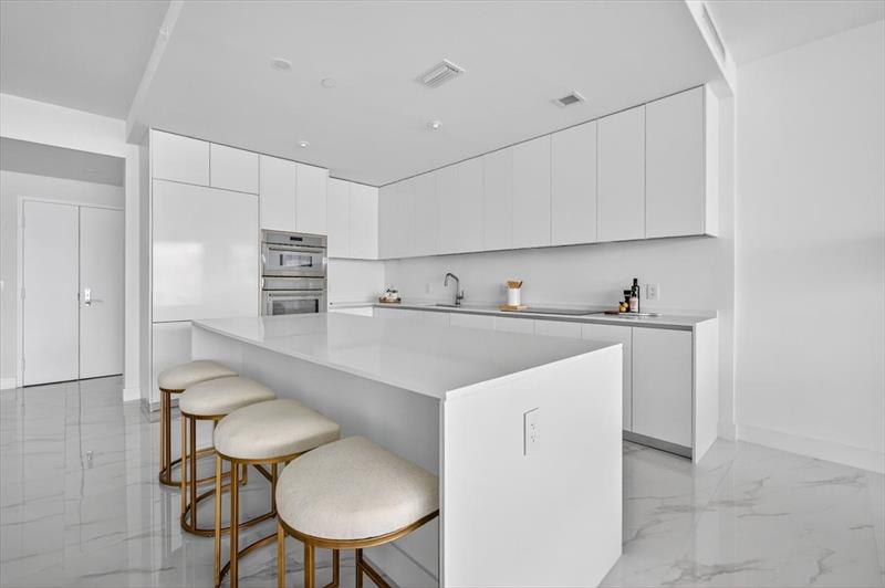 Image 13 of 53 For 700 24th Street  4802