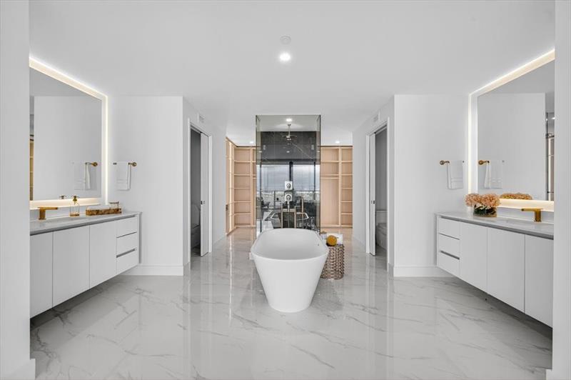 Image 3 of 53 For 700 24th Street  4802