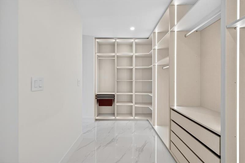 Image 32 of 53 For 700 24th Street  4802