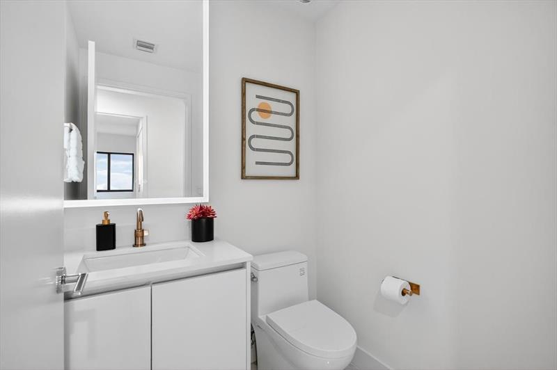 Image 34 of 53 For 700 24th Street  4802