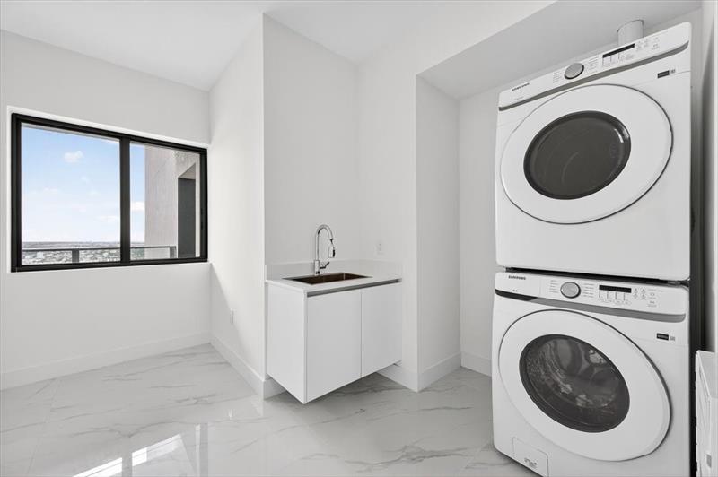 Image 36 of 53 For 700 24th Street  4802