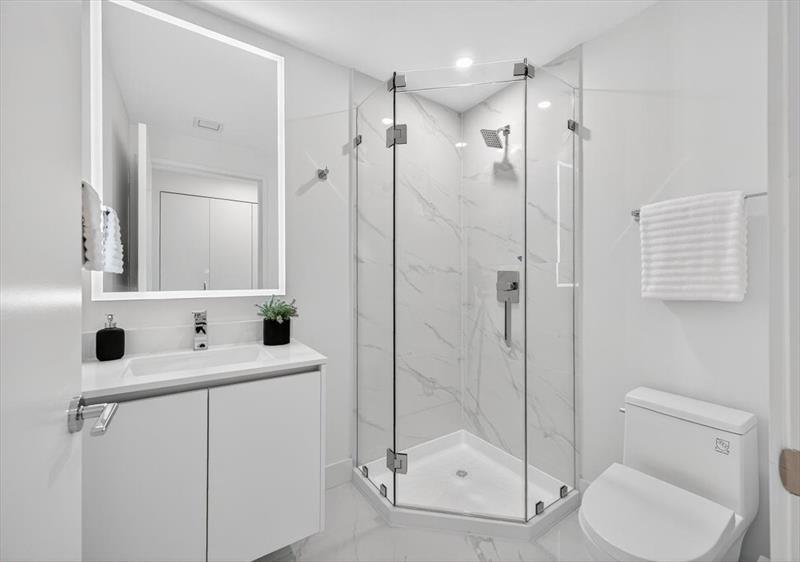 Image 37 of 53 For 700 24th Street  4802