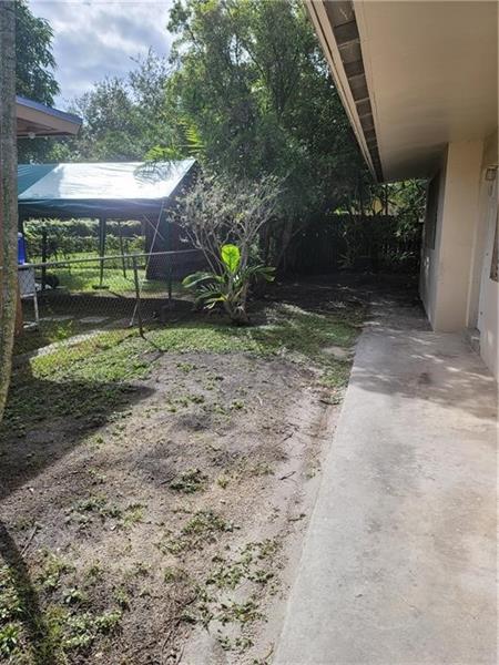 Image 3 of 15 For 1518 8th Ct  