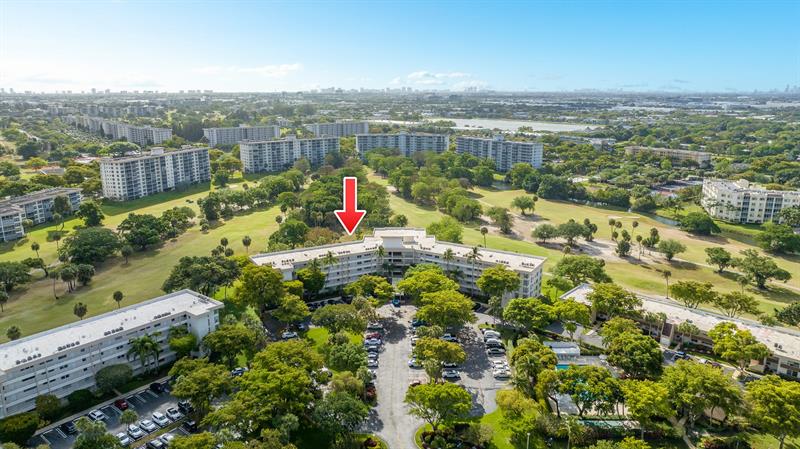 Image 11 of 57 For 3800 Oaks Clubhouse Dr  110
