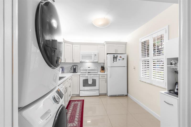 Image 24 of 57 For 3800 Oaks Clubhouse Dr  110