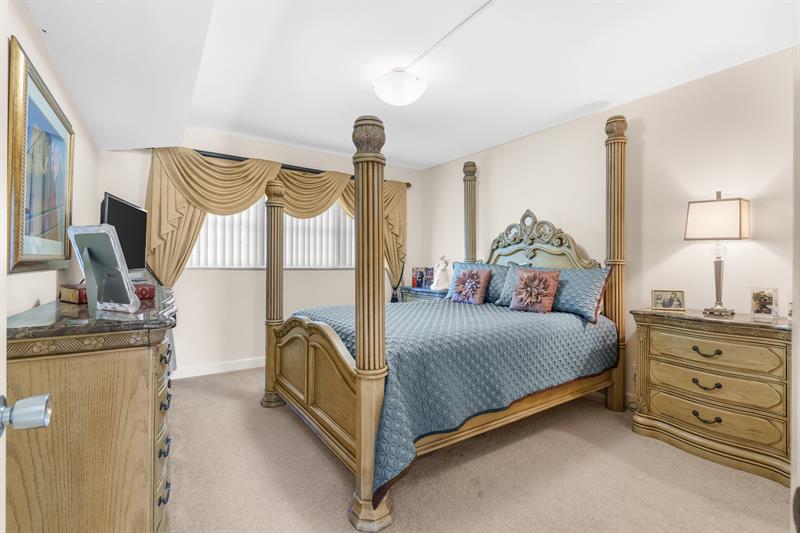 Image 30 of 57 For 3800 Oaks Clubhouse Dr  110