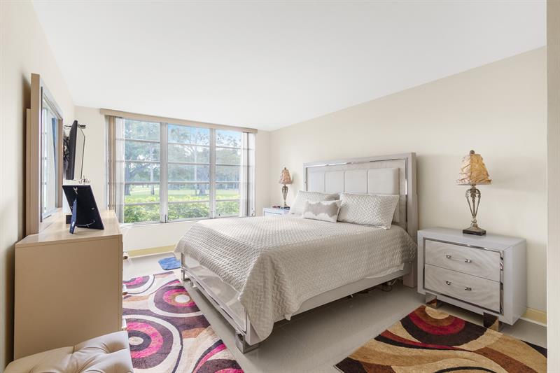 Image 36 of 57 For 3800 Oaks Clubhouse Dr  110