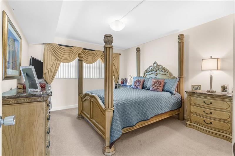 Image 4 of 57 For 3800 Oaks Clubhouse Dr  110