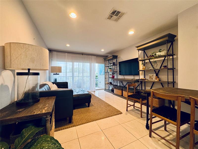 Image 3 of 26 For 2801 33rd Ct  206