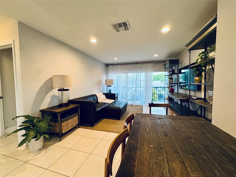 Image 4 of 26 For 2801 33rd Ct  206